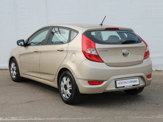 2012 Hyundai Solaris I, бежевый, 700000 рублей, вид 5