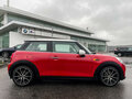 2018 Mini Hatch Cooper III (F55/F56) Рестайлинг, красный, 1819000 рублей - вид 3