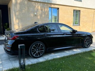 2019 BMW 7 серии 730d xDrive VI (G11/G12) Рестайлинг, чёрный, 5100000 рублей, вид 3