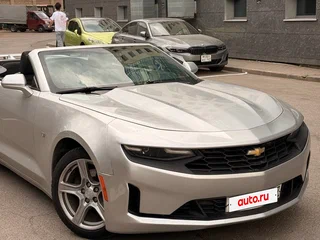 2018 Chevrolet Camaro 8-speed VI Рестайлинг, серебристый, 2050000 рублей, вид 1