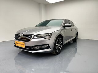 2023 Skoda Superb III Рестайлинг, серый, 1590000 рублей, вид 1
