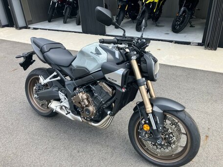 2025 Honda CB 650R, серый, 1197000 рублей, вид 4