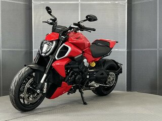 2023 Ducati Diavel V4, красный, 2169000 рублей, вид 4