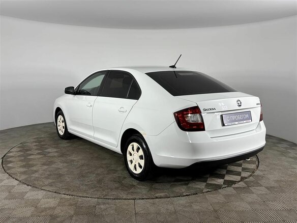 2018 Skoda Rapid I Рестайлинг, белый, 1055000 рублей - вид 4