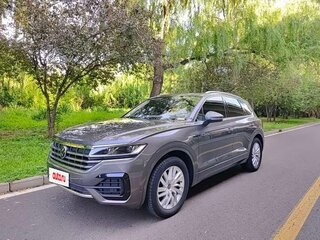 2022 Volkswagen Touareg III, серый, 5600000 рублей, вид 1