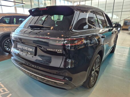 2026 Geely EX5 Гибрид EM-i, чёрный, 3974990 рублей, вид 4