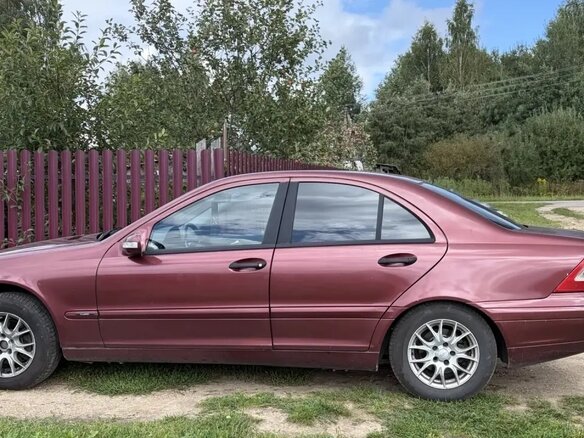 2001 Mercedes-Benz C-Класс 200 II (W203), красный, 375000 рублей - вид 1