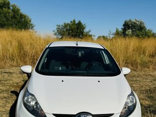 2011 Ford Fiesta Mk6, белый, 815000 рублей, вид 2