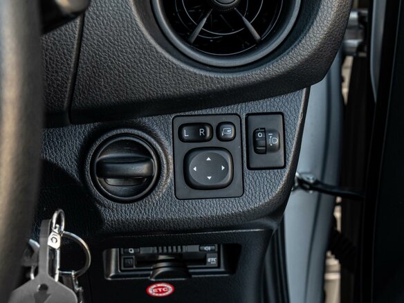 2017 Toyota Vitz III (XP130) Рестайлинг 2, серый, 990000 рублей - вид 16