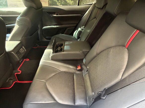 2021 Toyota Camry VIII (XV70), чёрный, 3800000 рублей - вид 11