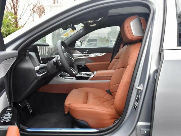 2025 BMW 7 серии 740i xDrive VII (G70), серебристый, 16780000 рублей - вид 16