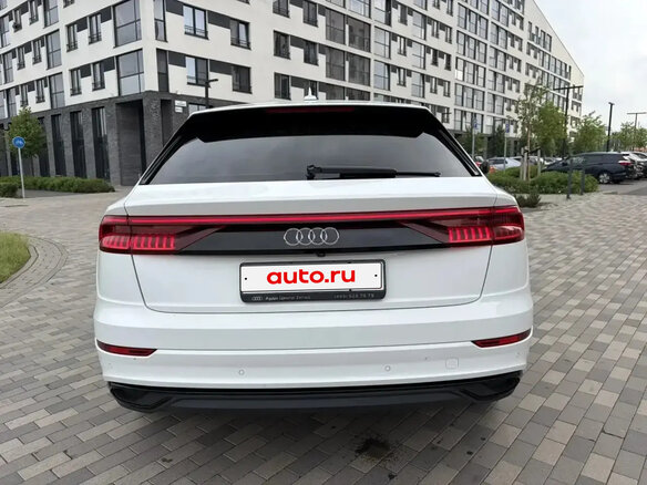 2019 Audi Q8 55 TFSI I (4M), белый, 5500000 рублей - вид 5