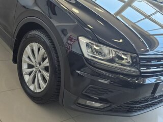 2020 Volkswagen Tiguan II, чёрный, 1915000 рублей, вид 4