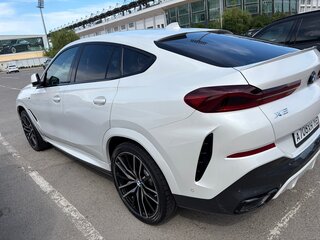 2021 BMW X6 40i III (G06), белый, 7200000 рублей, вид 4