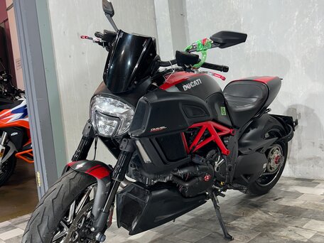 2015 Ducati Diavel Carbon, чёрный, 1015000 рублей, вид 5