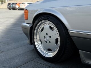 1988 Mercedes-Benz S-Класс 560 II (W126) Рестайлинг, серебристый, 6500000 рублей, вид 3