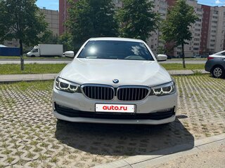 2019 BMW 5 серии 520d xDrive VII (G30/G31/G38), белый, 3450000 рублей, вид 2