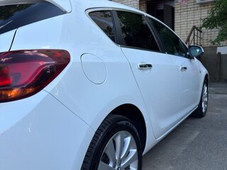 2013 Opel Astra J Рестайлинг, белый, 930000 рублей, вид 5