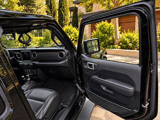 2021 Jeep Wrangler IV (JL), чёрный, 5800000 рублей, вид 4