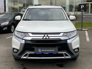 2019 Mitsubishi Outlander III Рестайлинг 3, белый, 1648000 рублей, вид 3