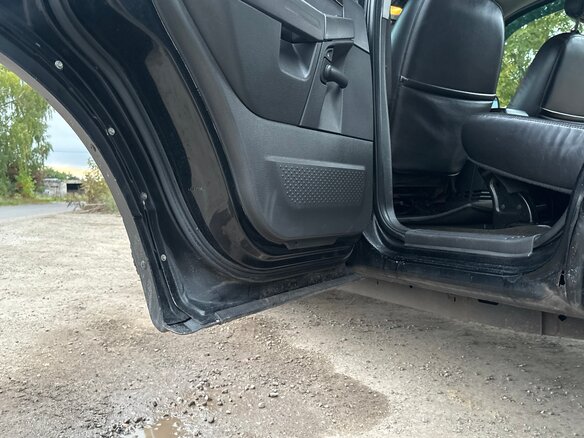 2005 Ford Explorer III, чёрный - вид 34