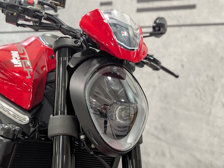 2025 Ducati Monster 937, красный, 1220000 рублей, вид 3