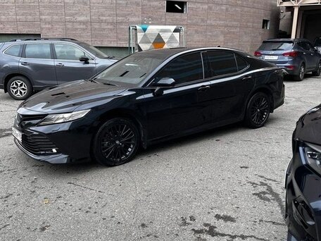 2018 Toyota Camry VIII (XV70), чёрный, 2650000 рублей, вид 3