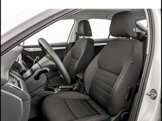 2018 Skoda Octavia III (A7) Рестайлинг, белый, 1620000 рублей, вид 3
