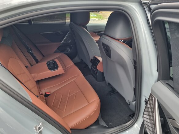 2025 BMW 5 серии 530i xDrive VIII (G60/G61/G68), серый, 8850000 рублей - вид 24