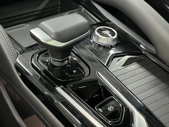 2024 Geely Monjaro I, белый, 3439900 рублей - вид 13