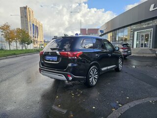 2021 Mitsubishi Outlander III Рестайлинг 3, чёрный, 2700000 рублей, вид 4