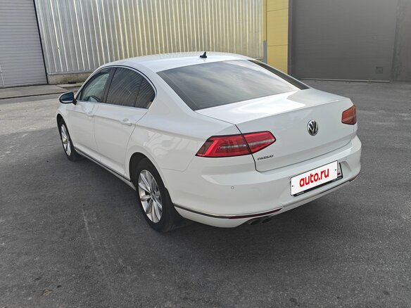 2018 Volkswagen Passat B8, белый, 1970000 рублей - вид 2