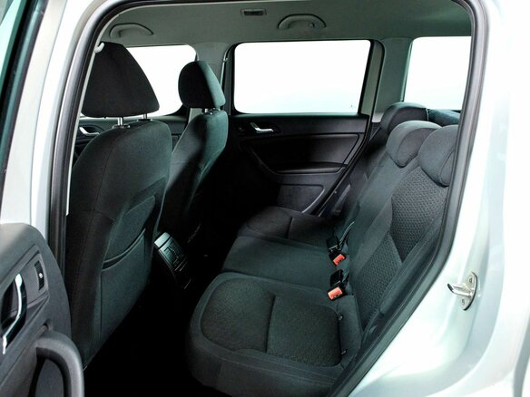 2015 Skoda Yeti I Рестайлинг, серебристый - вид 17