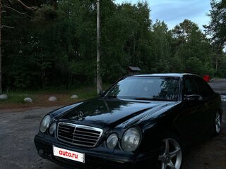 1999 Mercedes-Benz E-Класс 240 II (W210, S210) Рестайлинг, чёрный, 290000 рублей, вид 1
