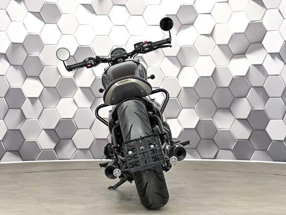 2024 Triumph Bonneville Bobber, чёрный, 1500000 рублей - вид 5