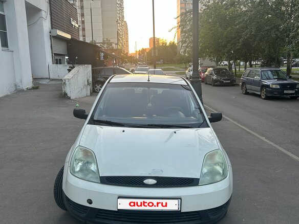2004 Ford Fiesta Mk5, белый, 335000 рублей - вид 2