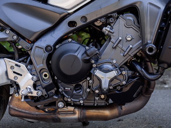 2022 Yamaha MT-09 (FZ-09), серебристый, 1075000 рублей - вид 10