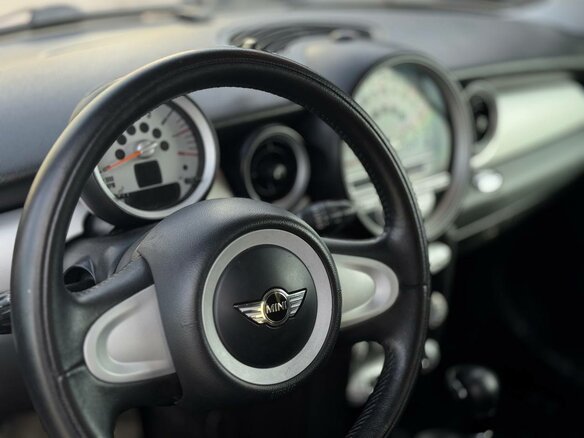 2010 Mini Hatch One II (R56) Рестайлинг, белый, 720000 рублей - вид 5
