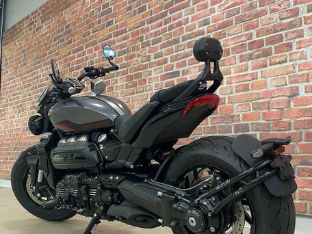 2026 Triumph Rocket 3, серый, 3800000 рублей, вид 3