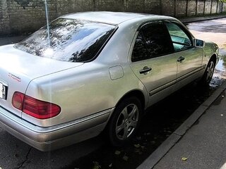 1997 Mercedes-Benz E-Класс 230 II (W210, S210), серебристый, 320000 рублей, вид 5