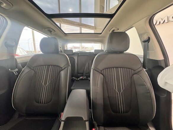 2025 Solaris HC, красный, 3645000 рублей - вид 2