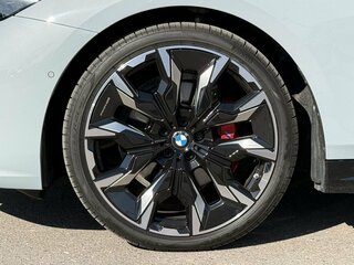 2025 BMW 5 серии 520d xDrive VIII (G60/G61/G68), серый, 9100000 рублей, вид 2