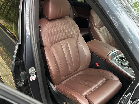 2021 BMW X7 40d I (G07), серый, 7640000 рублей - вид 18