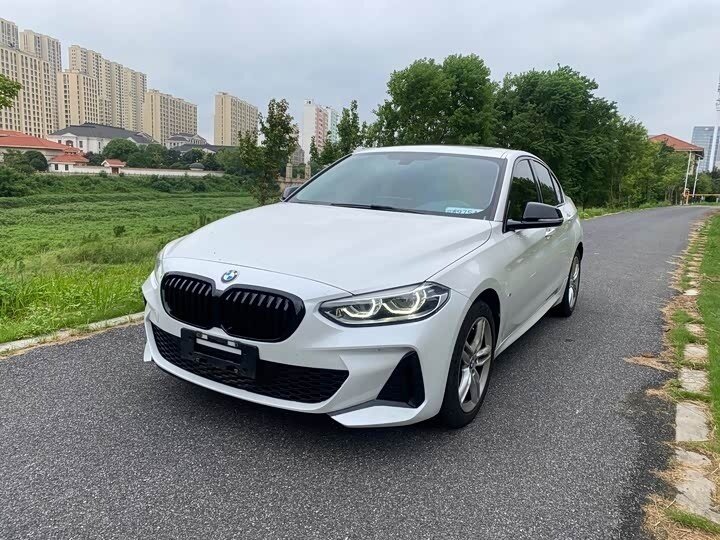 Открыть фотографии: BMW 1 серии III (F52) Рестайлинг