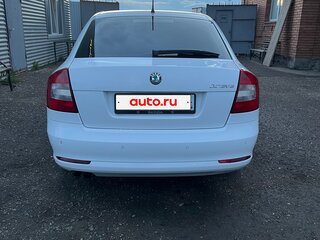 2013 Skoda Octavia II (A5) Рестайлинг, белый, 1000000 рублей, вид 3