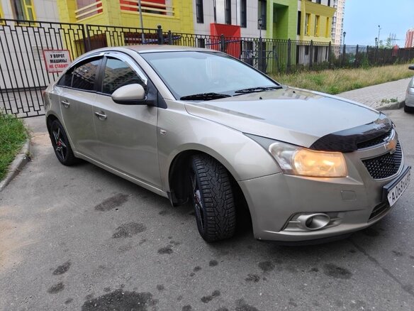 2010 Chevrolet Cruze I, бежевый, 540000 рублей - вид 3