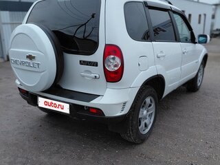 2011 Chevrolet Niva I Рестайлинг, белый, 650000 рублей, вид 5