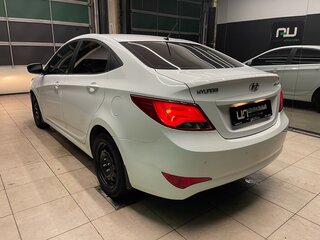 2014 Hyundai Solaris I Рестайлинг, белый, 890000 рублей, вид 4