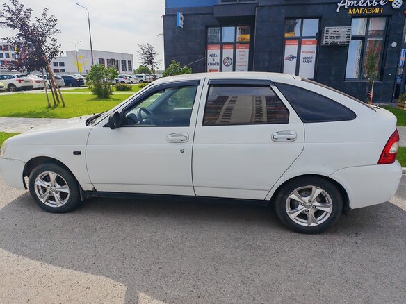 2010 Lada (ВАЗ) Priora I, белый, 255000 рублей - вид 3