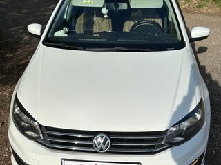 2017 Volkswagen Polo V Рестайлинг, белый, 930000 рублей, вид 1